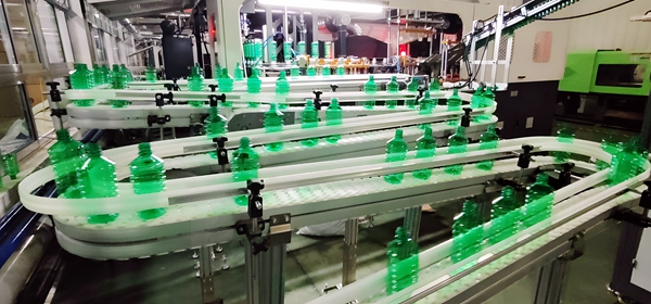 興田塑膠：吹瓶產(chǎn)品生產(chǎn)線(xiàn)