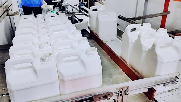 興田塑膠：吹塑廠(chǎng)家打包生產(chǎn)線(xiàn)